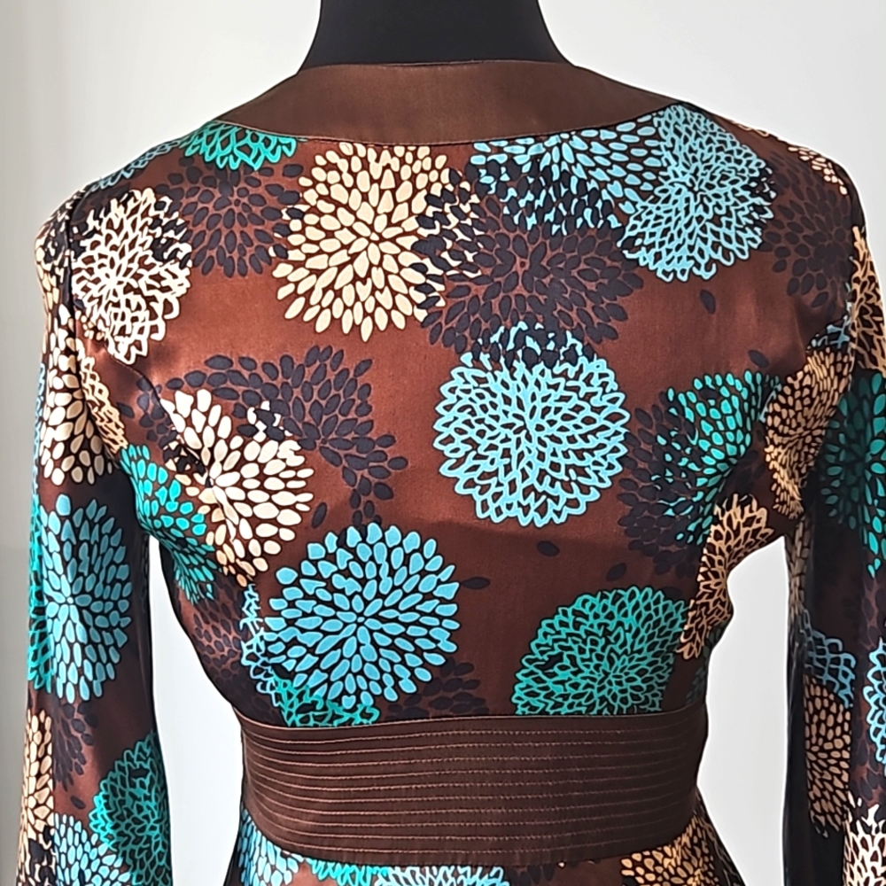 Silk quarter sleeve dress - Picture 8 of 9
